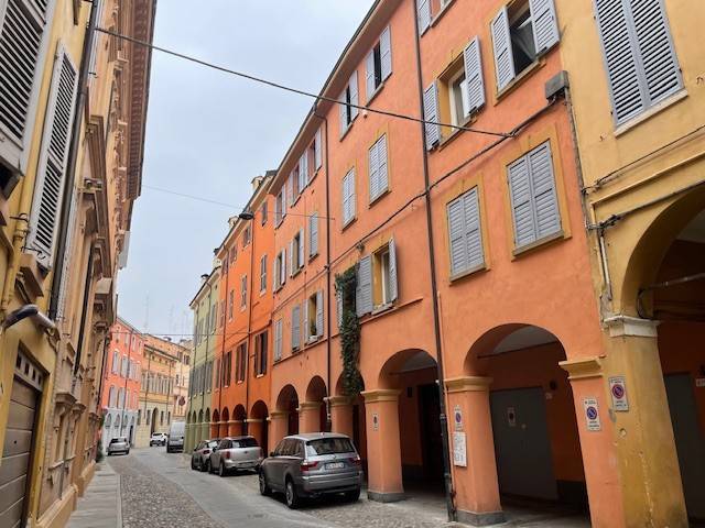 appartamento in vendita a Modena in zona Centro Storico
