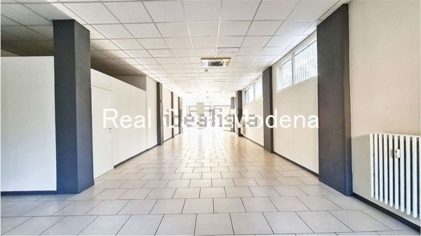 ufficio in vendita a Modena in zona San Lazzaro / Modena Est