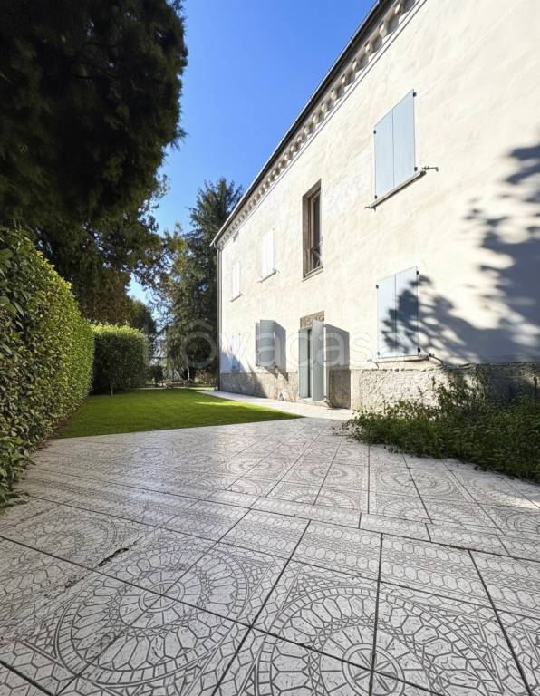 casa indipendente in vendita a Modena in zona Cognento