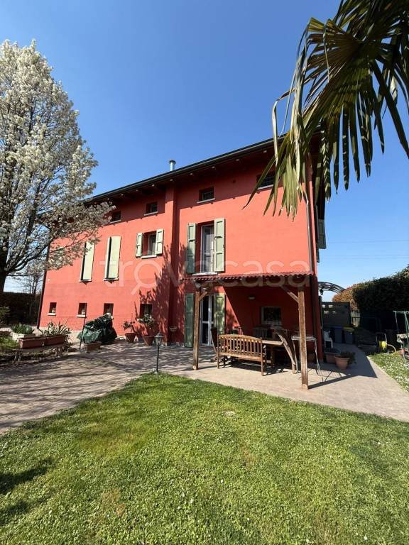 casa indipendente in vendita a Modena in zona Paganine