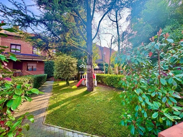 casa indipendente in vendita a Modena in zona Crocetta