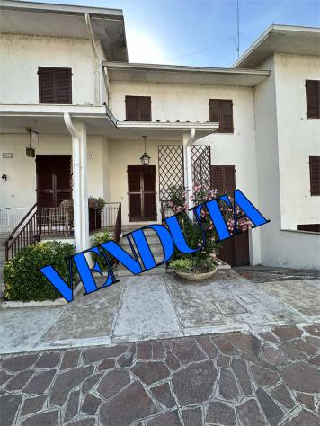 casa indipendente in vendita a Modena in zona Lesignana