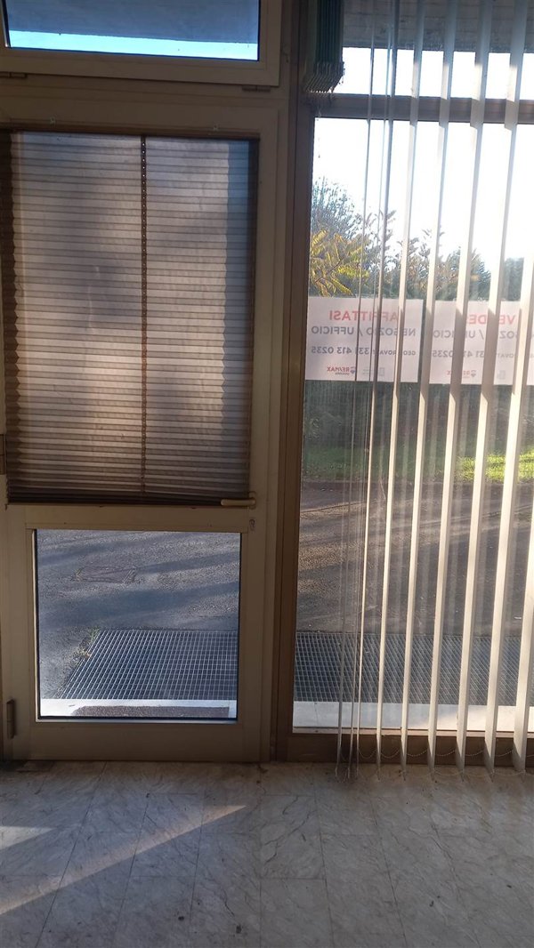 ufficio in vendita a Modena in zona Madonnina / Quattro Ville