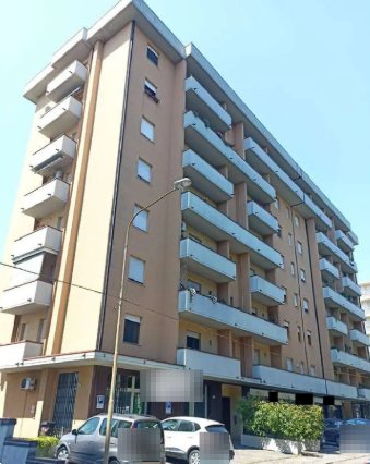 negozio in vendita a Modena in zona Amendola