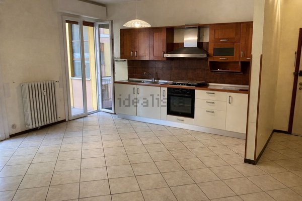 appartamento in vendita a Modena in zona Amendola