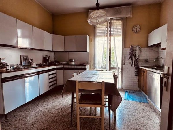 appartamento in vendita a Modena in zona Amendola