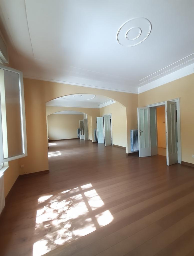 negozio in vendita a Modena