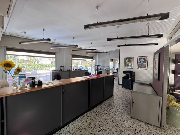 locale commerciale in vendita a Modena in zona Crocetta