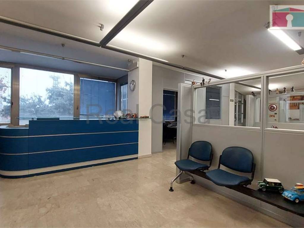 ufficio in vendita a Modena in zona San Faustino