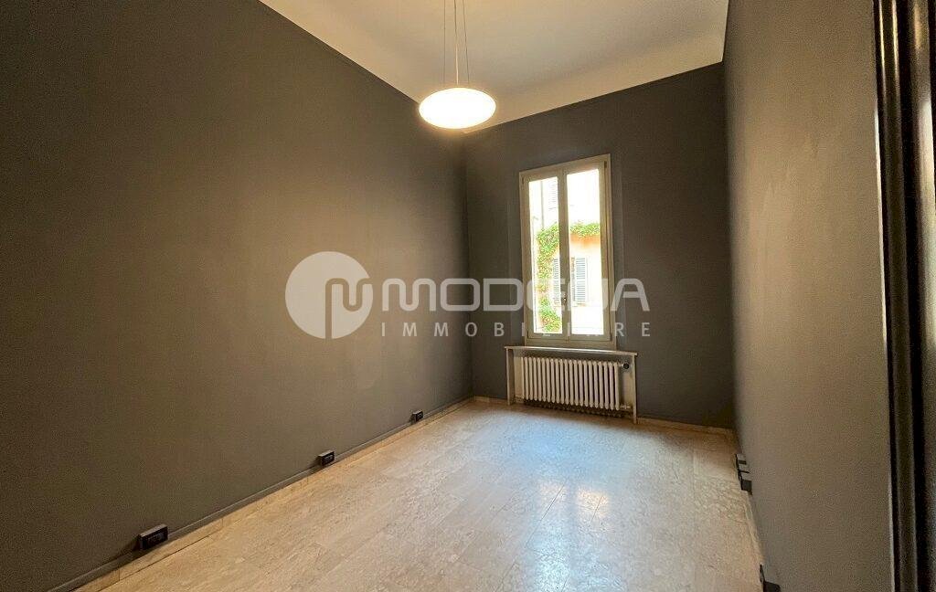 ufficio in vendita a Modena in zona Centro Storico