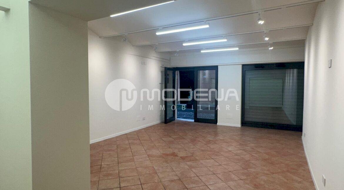 negozio in vendita a Modena in zona Centro Storico