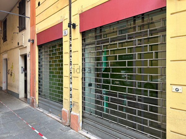 negozio in vendita a Modena in zona Centro Storico