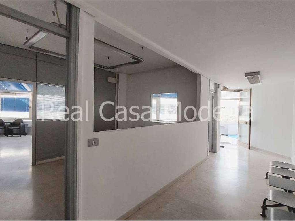 ufficio in vendita a Modena in zona San Faustino