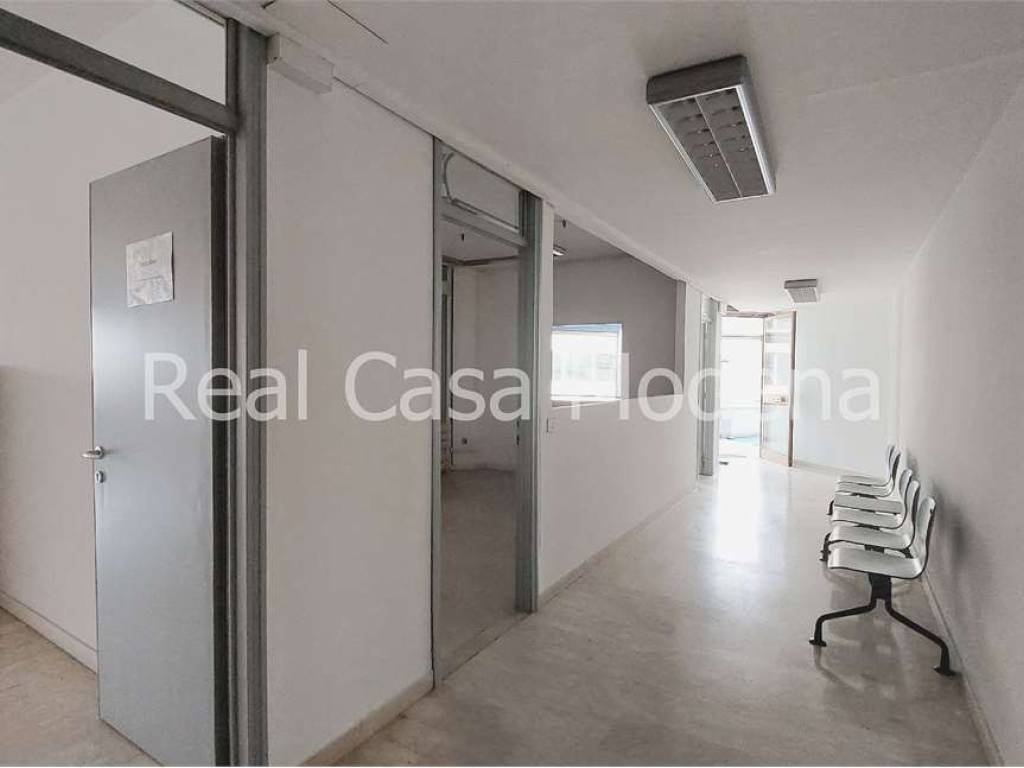 ufficio in vendita a Modena in zona San Faustino