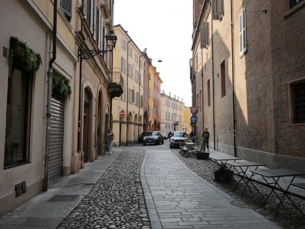 negozio in vendita a Modena in zona Centro Storico