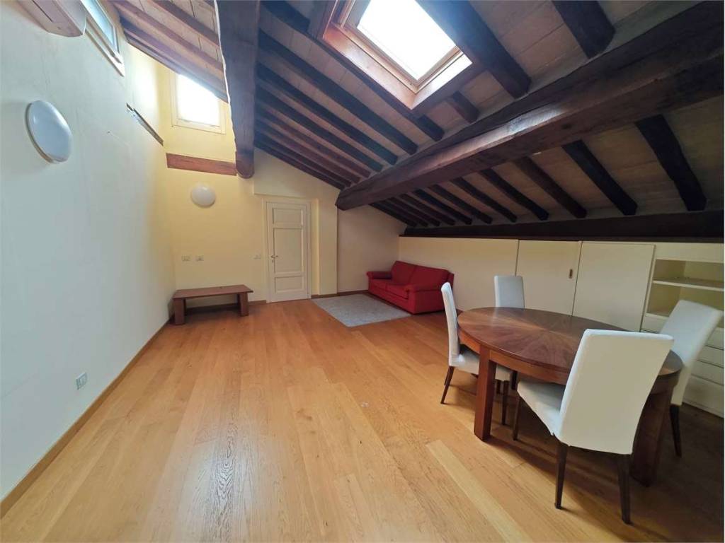 appartamento in vendita a Modena in zona Centro Storico