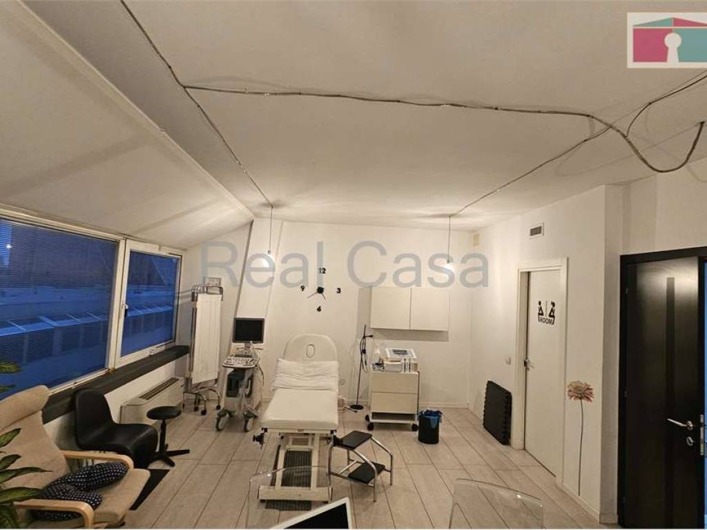 ufficio in vendita a Modena in zona Baggiovara