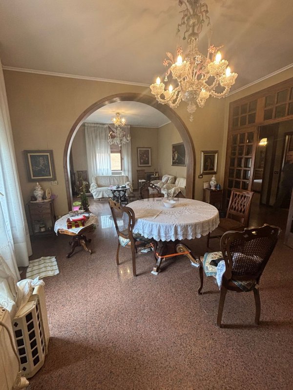 appartamento in vendita a Modena in zona Crocetta