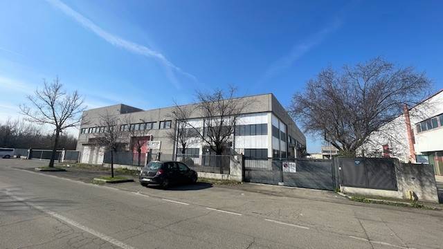 capannone in vendita a Modena in zona Crocetta