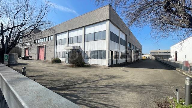 capannone in vendita a Modena in zona Crocetta