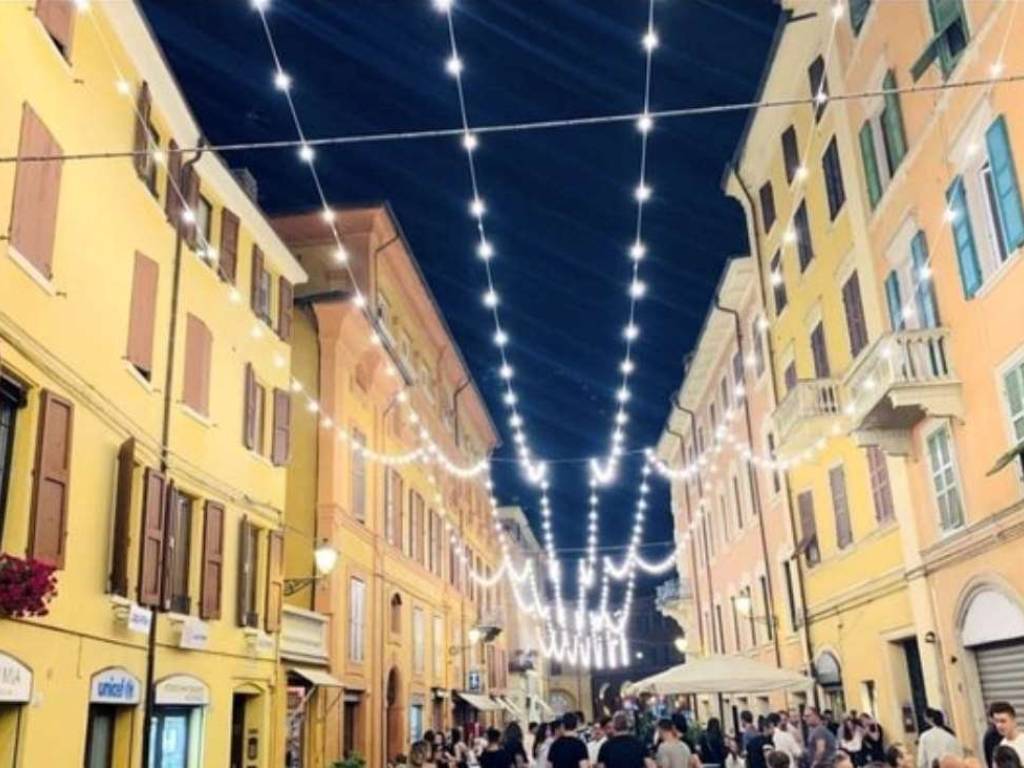 negozio in vendita a Modena