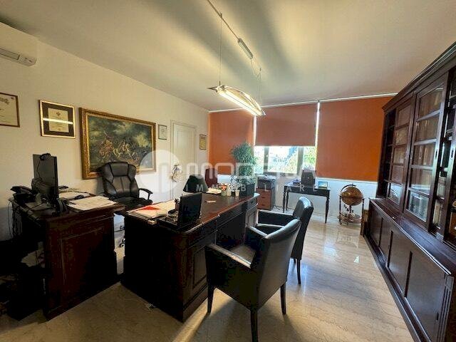 ufficio in vendita a Modena in zona San Faustino