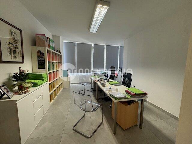 ufficio in vendita a Modena in zona San Faustino