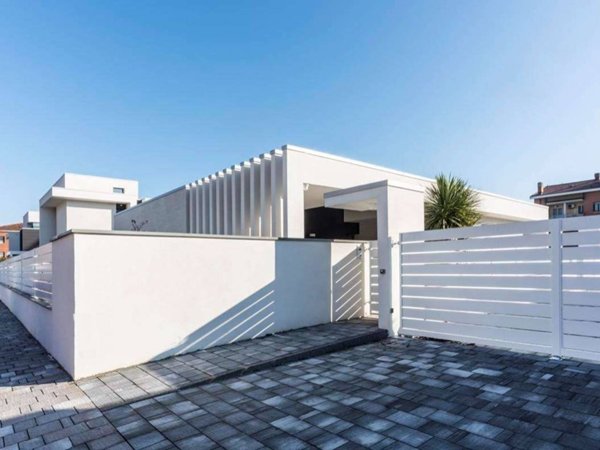 casa indipendente in vendita a Modena in zona Crocetta