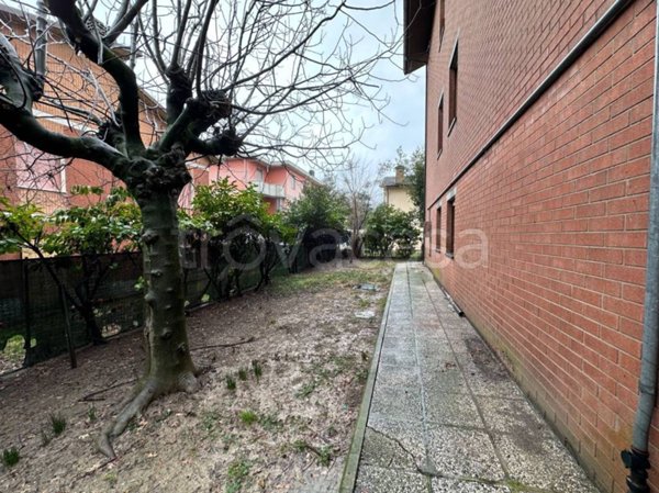 casa indipendente in vendita a Modena in zona Madonnina / Quattro Ville