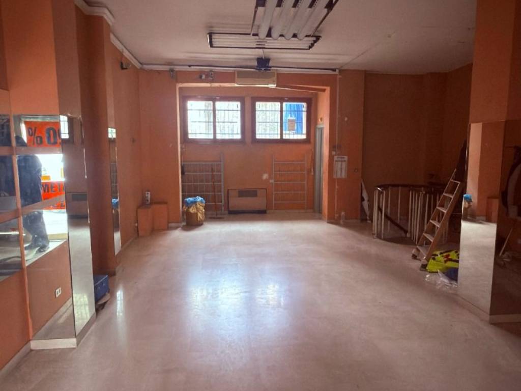 negozio in vendita a Modena in zona Crocetta