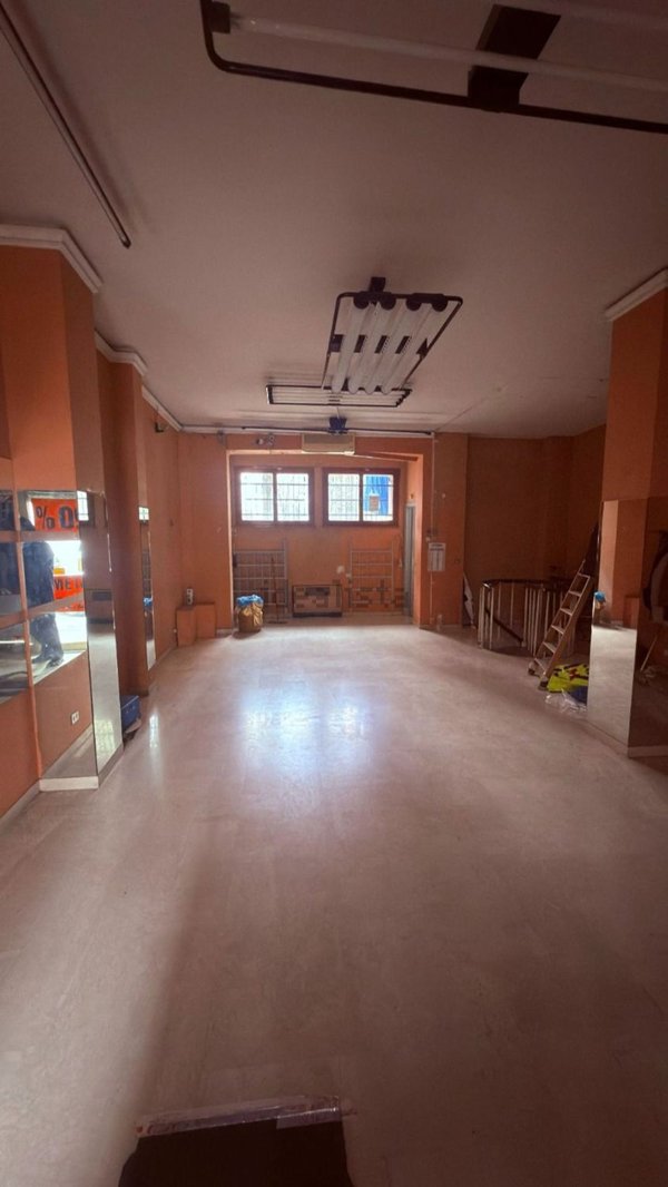 negozio in vendita a Modena in zona Crocetta