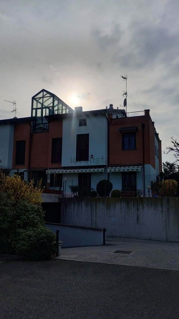 esavano in vendita a Modena in zona Cognento