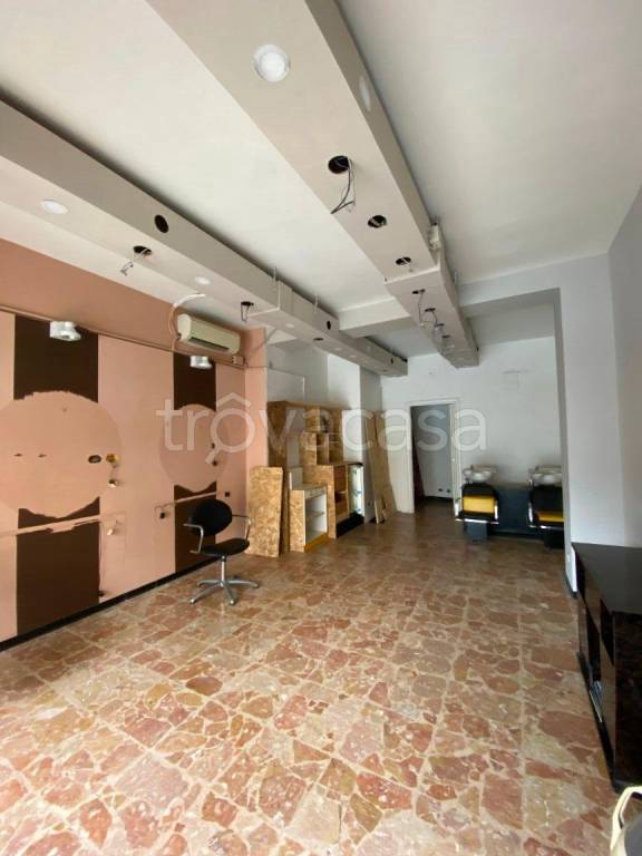 negozio in vendita a Modena