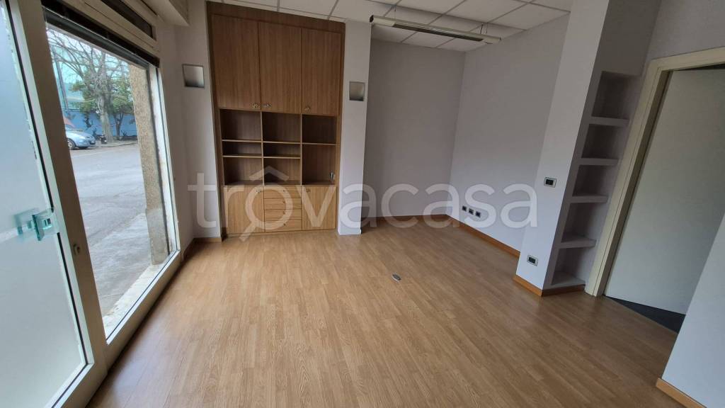 negozio in vendita a Modena in zona San Lazzaro / Modena Est