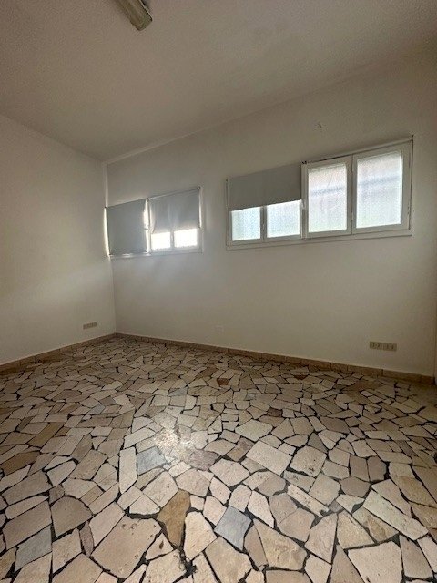 ufficio in vendita a Modena in zona San Faustino