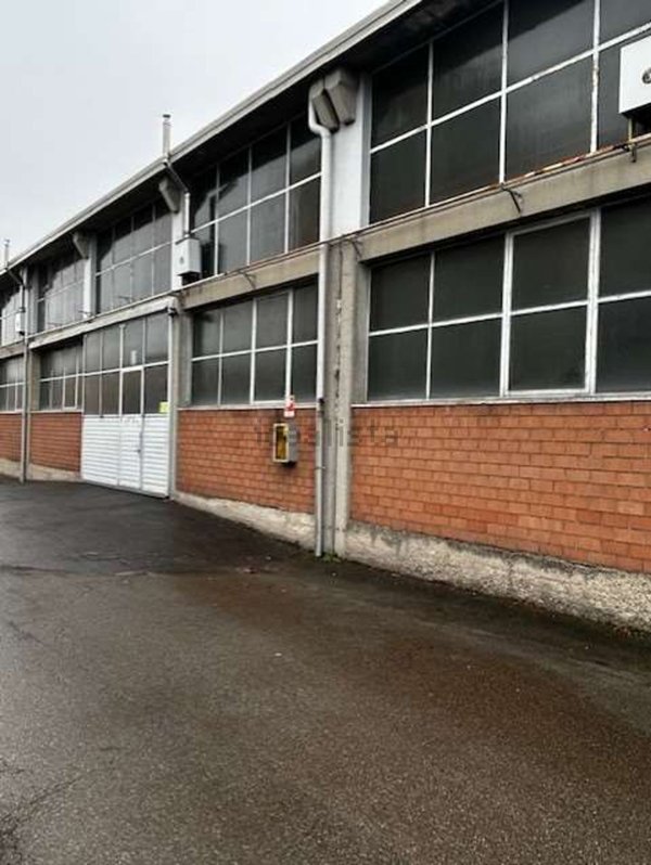 ufficio in vendita a Modena in zona Crocetta