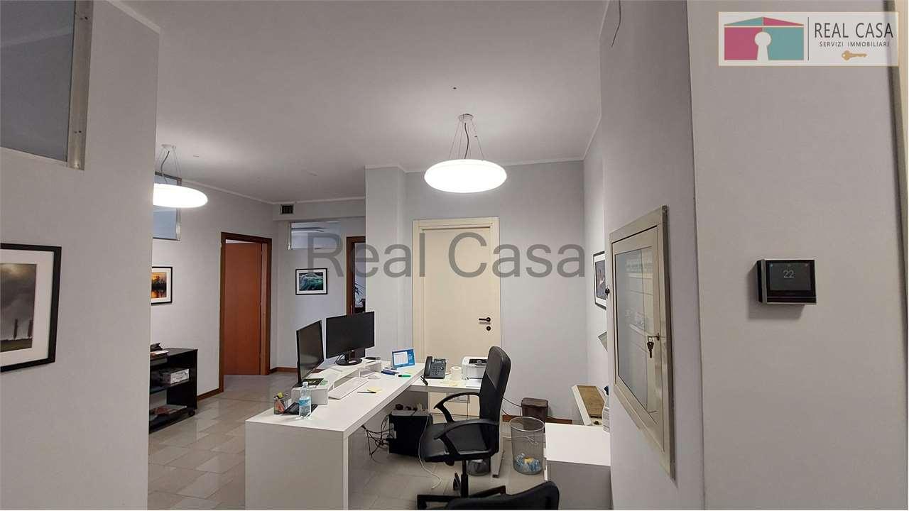 ufficio in vendita a Modena in zona San Faustino