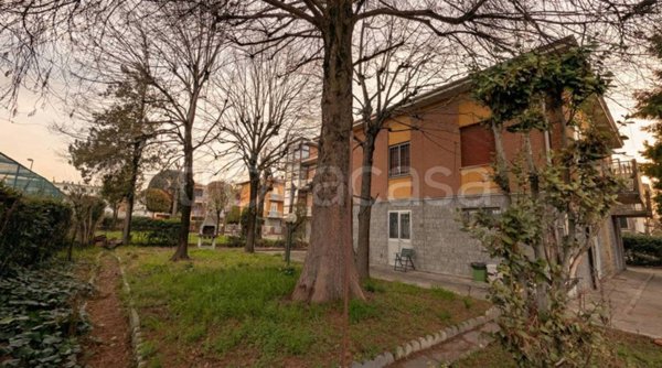 casa indipendente in vendita a Modena in zona Crocetta