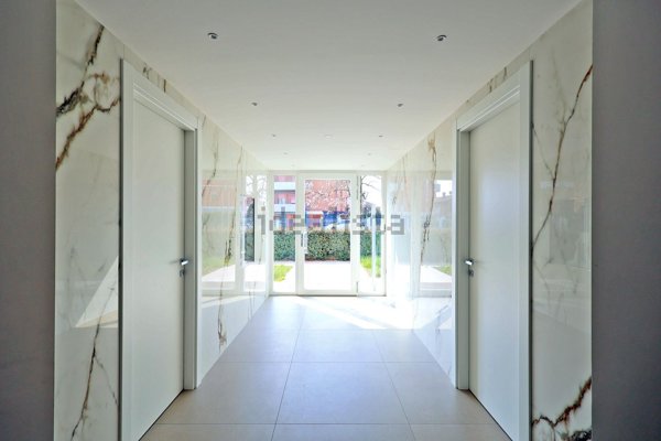 appartamento in vendita a Modena in zona Amendola