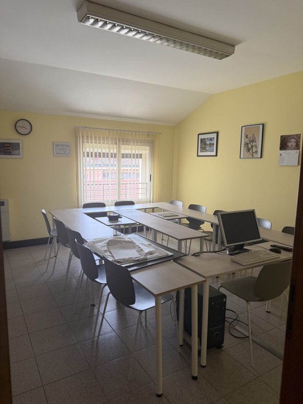 ufficio in vendita a Modena in zona San Lazzaro / Modena Est