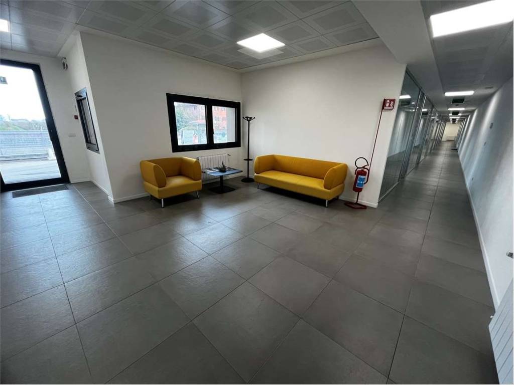 locale commerciale in vendita a Modena in zona Cognento