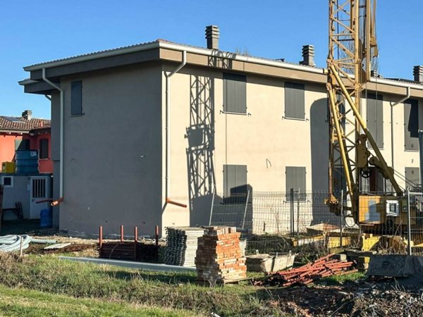 casa indipendente in vendita a Modena in zona Lesignana