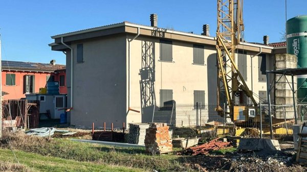 casa indipendente in vendita a Modena in zona Lesignana