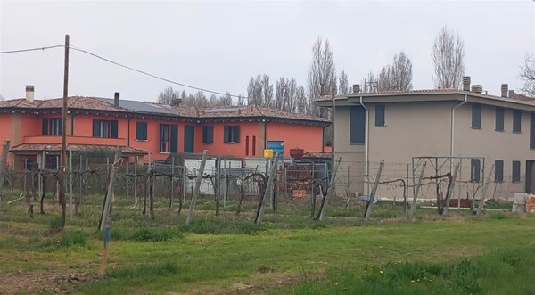 casa indipendente in vendita a Modena in zona Villanova