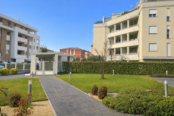 appartamento in vendita a Modena in zona Madonnina / Quattro Ville