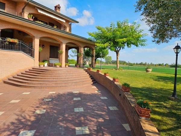 casa indipendente in vendita a Modena in zona Villanova