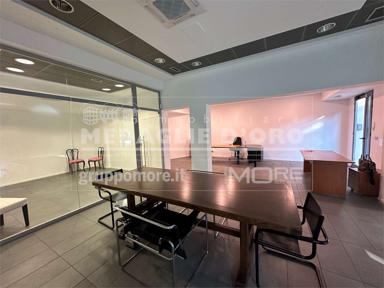 ufficio in vendita a Modena in zona Centro Storico