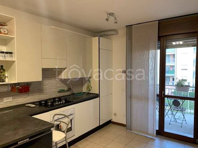 appartamento in vendita a Modena in zona Amendola