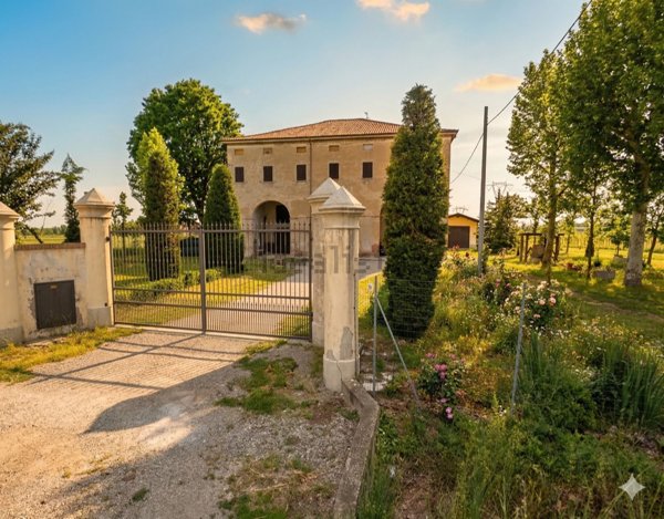 casa indipendente in vendita a Modena