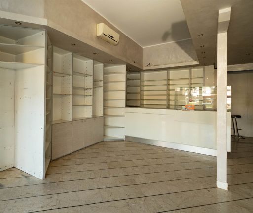 negozio in vendita a Modena in zona San Faustino